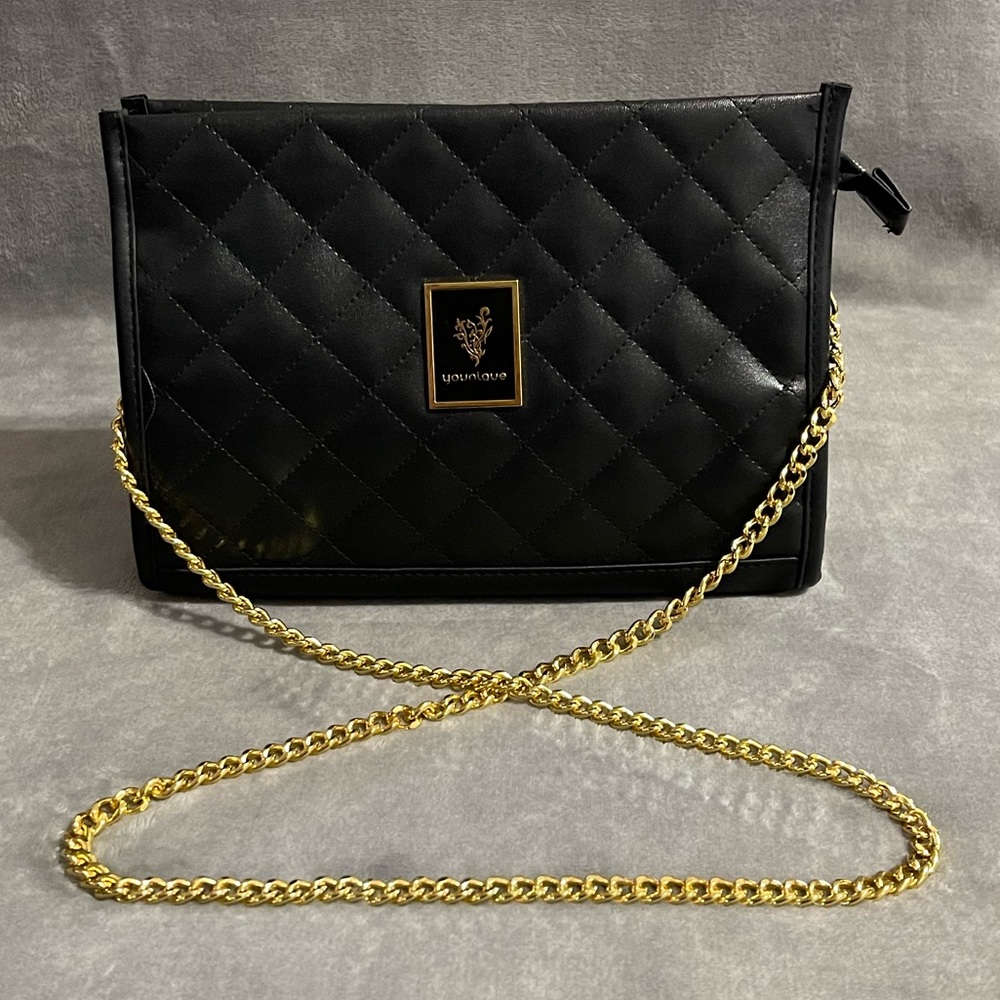 Younique Quilted Chain Strap Crossbody/Shoulder Purse!